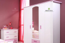 Современная детская спальня в розовом цвете изготовлена из крашенного МДФ