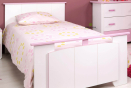 Современная детская спальня в розовом цвете изготовлена из крашенного МДФ