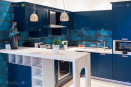 Мебель кухонная синего цвета, материал - массив ясеня